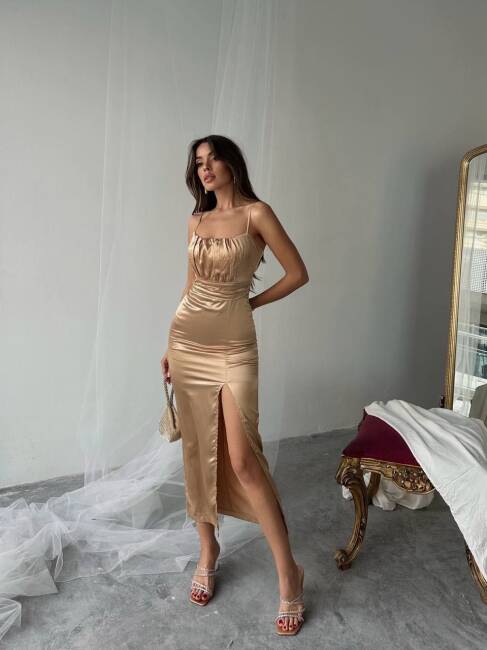 STEFANİ YIRTMAÇLI ASKILI GOLD ELBİSE - 2